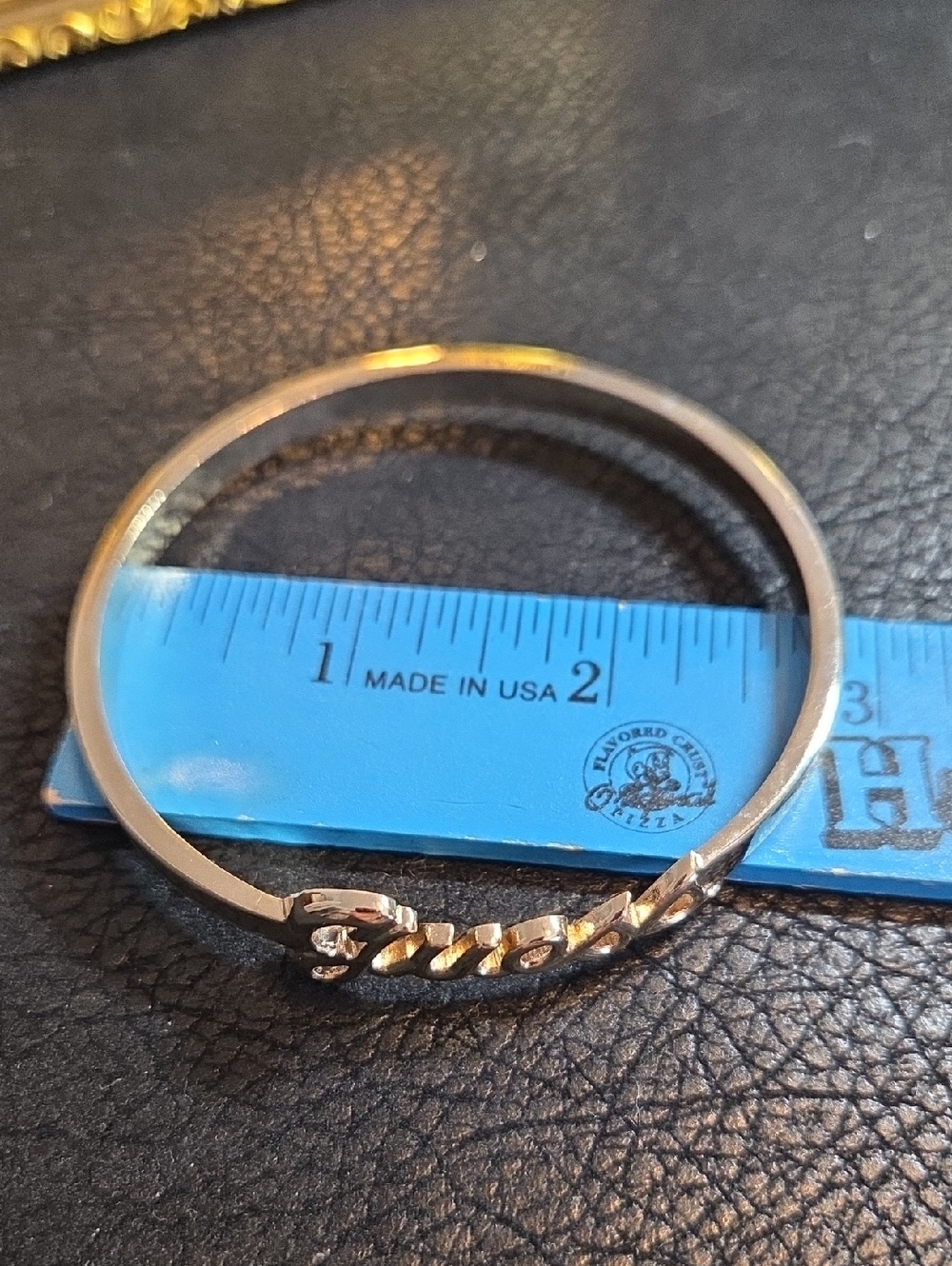 GUESS Gold-tone Script Bbangle Bracelet - Picture 4 of 5